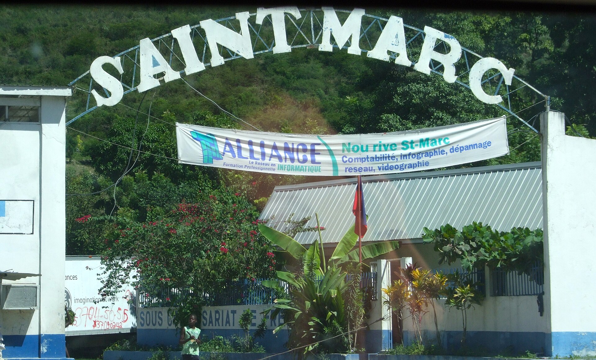 Panneau de bienvenue à l'entrée de Saint-Marc, Route Nationale 1